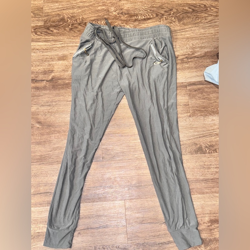 Charcoal Gray Joggers with Gold Zipper Pockets – Size L/XL